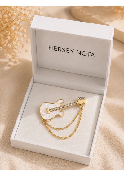 Gold Renk Gitar Broş Çift Zincirli Unisex Müzisyen Hediyelik Yaka Aksesuarı Açık Gri
