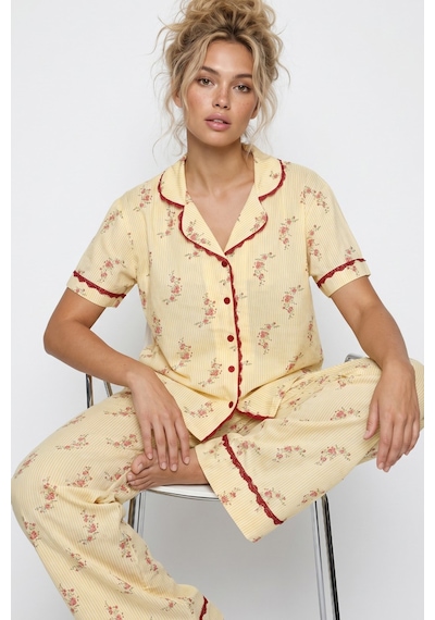 Siyah İnci İnce Soft Örme Düğmeli Dantel Biyeli Pijama Takımı 8061 Sarı Çiçek Siyah İnci İnce Soft Örme Düğmeli Dantel Biyeli Pijama Takımı 8061 Sarı Çiçek