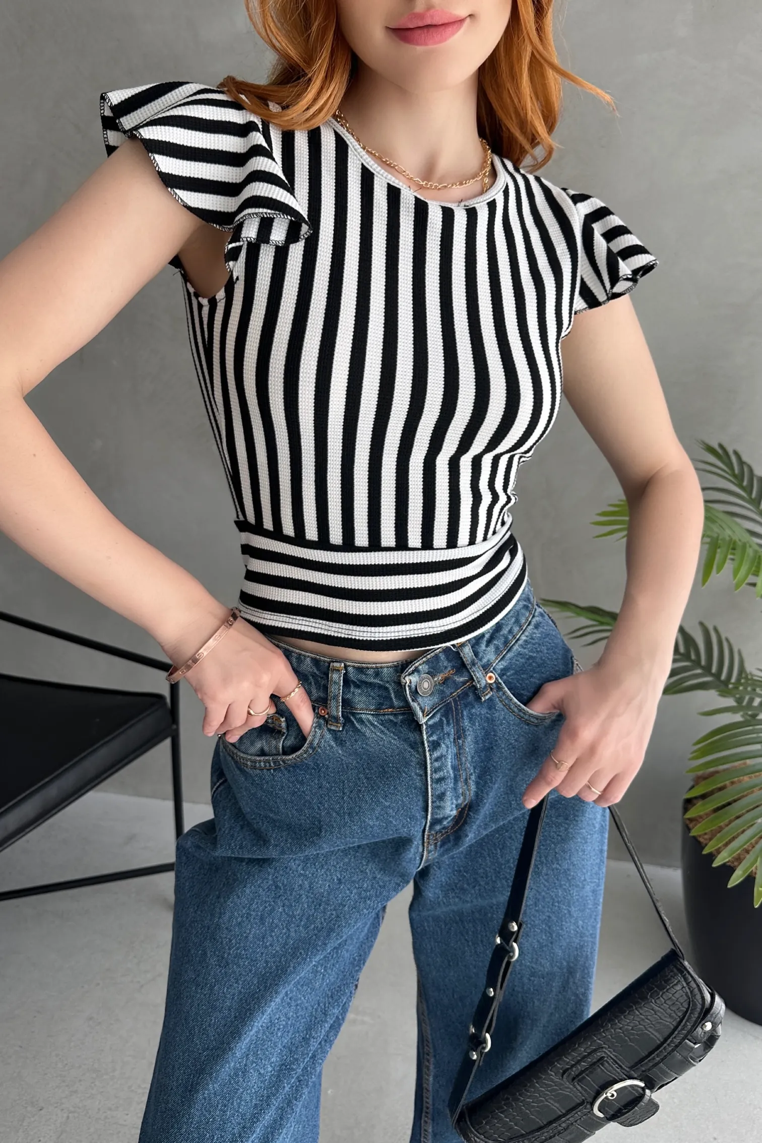 Nido Sırtı Fiyonk Bağlamalı Çizgi Detaylı Crop Bluz Siyah  -  Beyaz