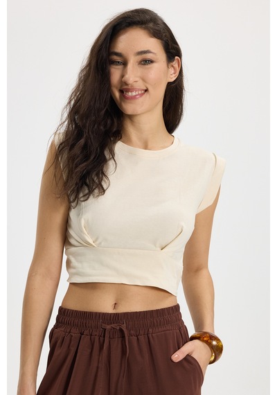 Tudors Kadın Slim Fit %100 Pamuk Pileli Yumuşak Doku Bisiklet Yaka Bej Crop Bluz-50396