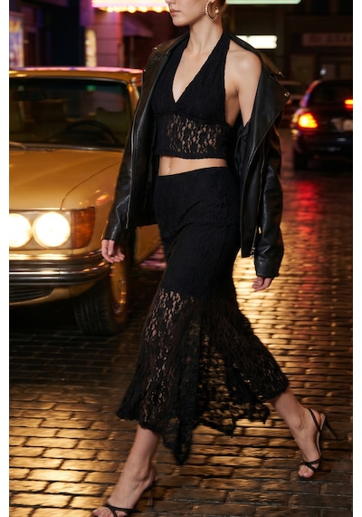 Fashion Cocktail Siyah Dantel Dokulu Feminen Halter Yaka Büstiyer Crop Transparan Midi Etek Gece Takım Fashion Cocktail Siyah Dantel Dokulu Feminen Halter Yaka Büstiyer Crop Transparan Midi Etek Gece Takım