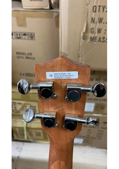 Suzuki Sruk-1E Sb Elektro Soprano Boy Ukulele Seti