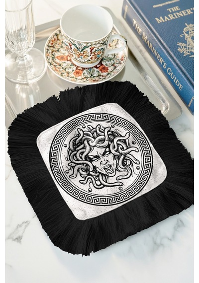 Mitolojik Medusa Desenli Püsküllü Sunum Peçetesi - Yunan Bohem Siyah Beyaz Bardak Altlığı Mendil Açık Gece Vizon Mitolojik Medusa Desenli Püsküllü Sunum Peçetesi - Yunan Bohem Siyah Beyaz Bardak Altlığı Mendil Açık Gece Vizon