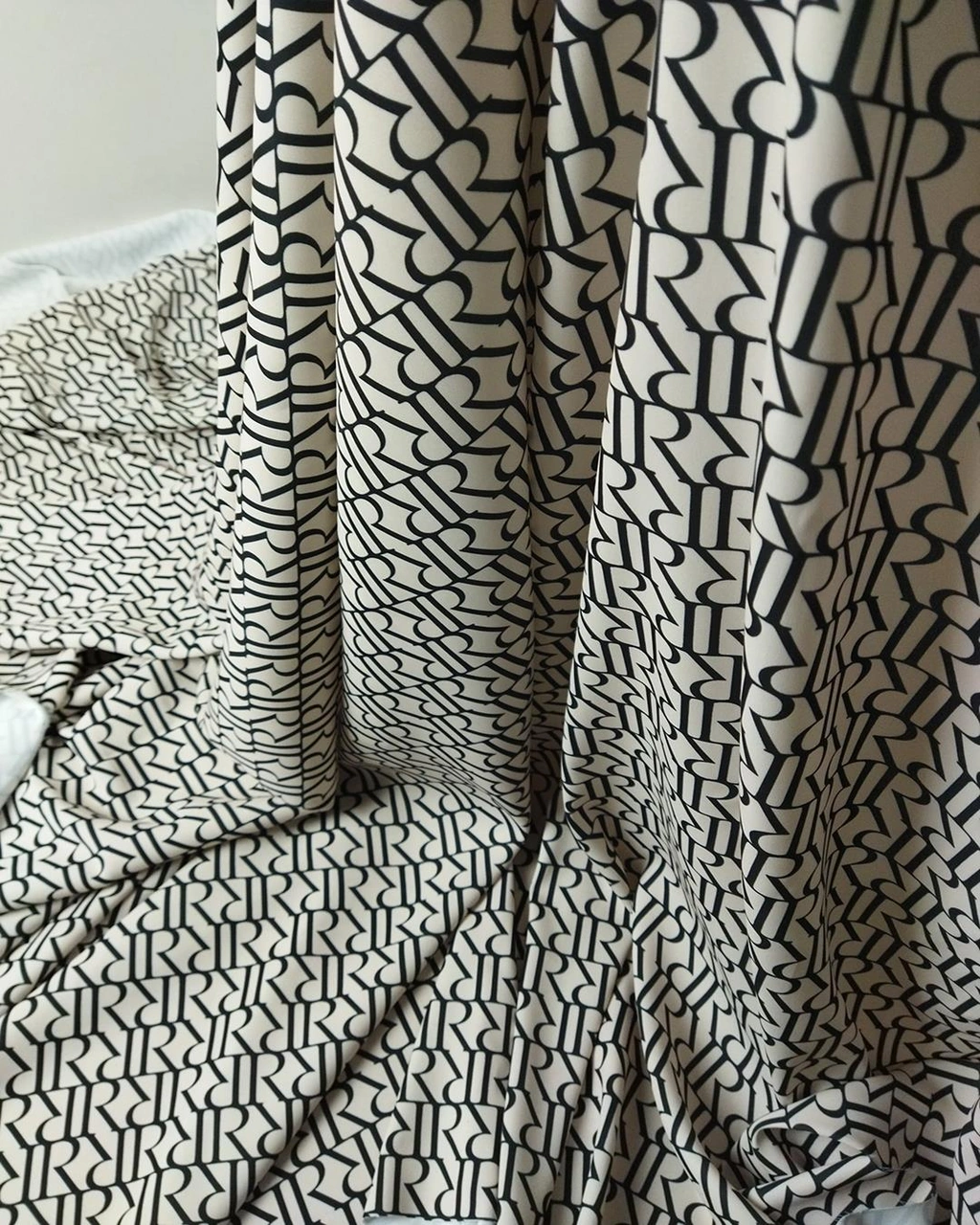 Krep Dökümlü En 150 Cm X Boy 245 Cm -2915