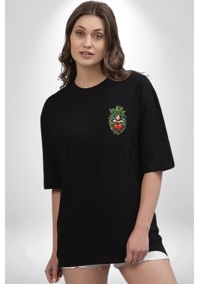 Kalp Parmak Kız Yeşillik Mutluluk Siyah Oversize Unisex Ön Sol Yan Minimal Baskılı Tişört Koyu Siyah Kalp Parmak Kız Yeşillik Mutluluk Siyah Oversize Unisex Ön Sol Yan Minimal Baskılı Tişört Koyu Siyah