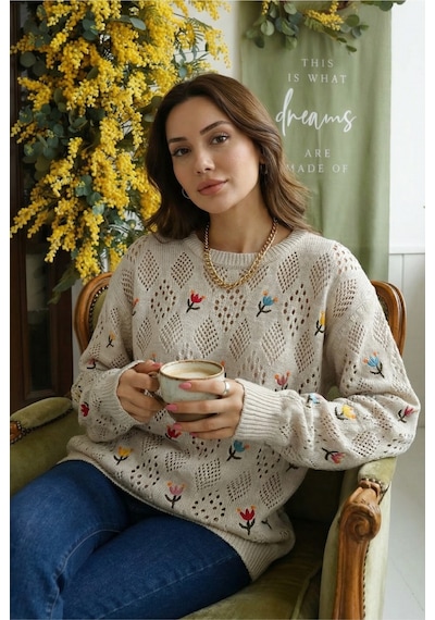 Femelle Bej Nakış İşlemeli Triko Kazak Ajurlu Oversize Standart Beden