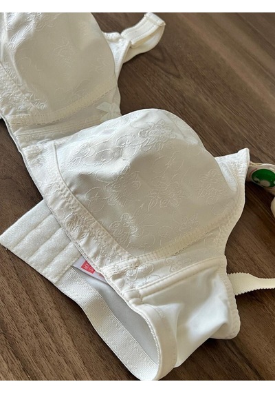 Acemoğlu Lingerıe Ortası Dikişsiz Desenli Toparlayıcı Sütyen Krem