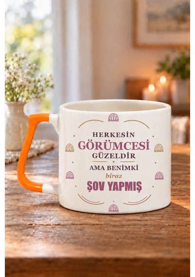 Herkesin Görümcesi Güzeldir Ama Benimki Biraz Şov Yapmış Baskılı Prime Kupa - Lacivert Prime Kupa - Turuncu Kulp
