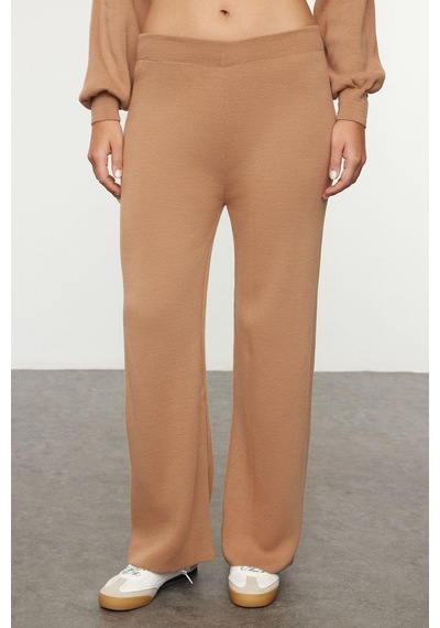 Ersefa Tarz Kadın Modern Moda Normal Bel Boru Paça Bisiklet Yaka Geniş K Camel Ersefa Tarz Kadın Modern Moda Normal Bel Boru Paça Bisiklet Yaka Geniş K Camel