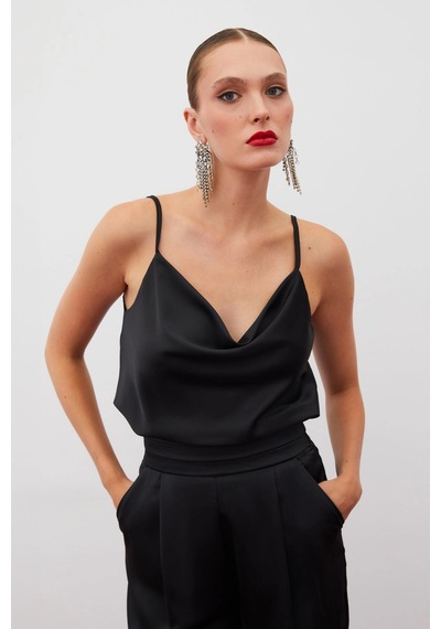 Sateen Askılı Degaje Yaka Bluz Siyah BEYAZ
