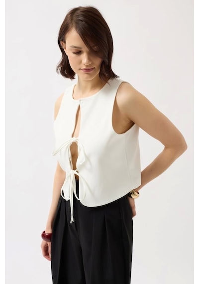 Defymoda Bağcık Detay Dekolte Bluz Beyaz