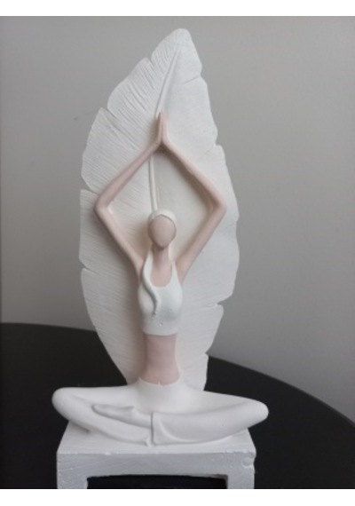 Yoga Yapan Kadın Heykeli