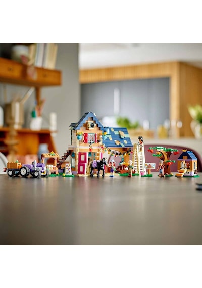 LEGO® Friends 41721 Organik Çiftlik 826 Parça