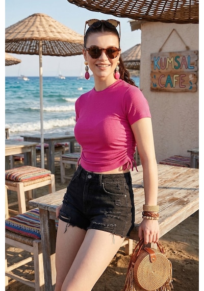 Lela Yanlardan Büzgülü Kısa Kollu Crop Bayan Bluz 5864010 Fuşya