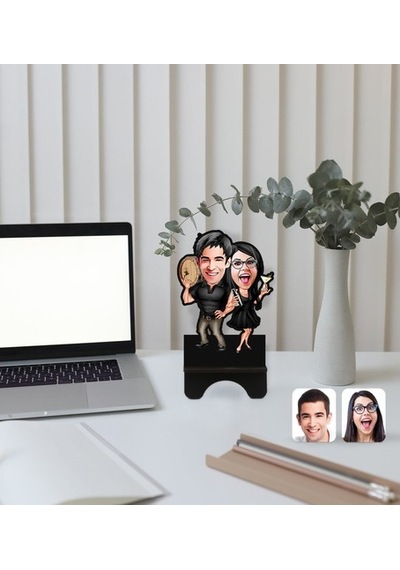 Kişiye Özel Sevgililer Karikatürlü Ahşap Biblo Telefon Standı-18