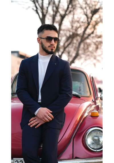 Dupont Classics Dupont Slim Fit Sivri Yaka 6 Drop Çift Yırtmaç Torba Cep Puntolu 2'li Takım Elbise Lacivert Dupont Classics Dupont Slim Fit Sivri Yaka 6 Drop Çift Yırtmaç Torba Cep Puntolu 2'li Takım Elbise Lacivert