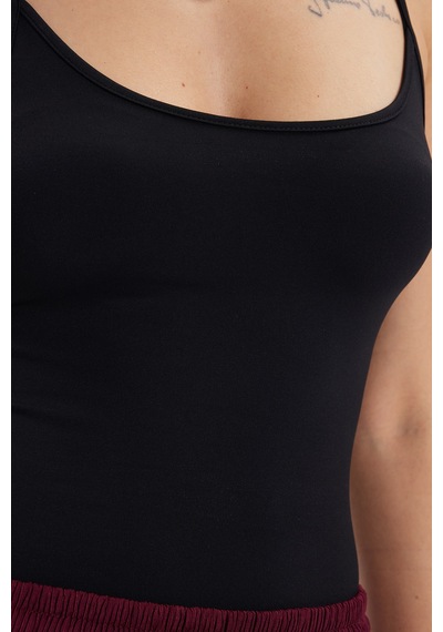 Tudors Kadın Slim Fit Dar Kesim Pamuklu Likralı İnce Askılı Siyah Atlet-50606