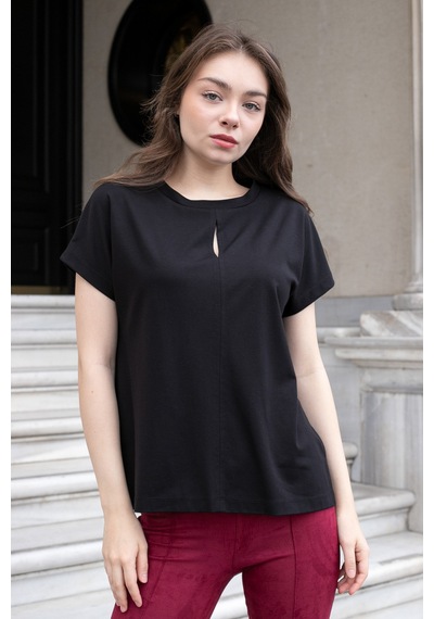 Kadın İpeksi Yumuşak Kumaş Geniş Sıfır Yaka Önü Pencereli Yanları Yırtmaçlı Tshirt Bluz-siyah Siyah Kadın İpeksi Yumuşak Kumaş Geniş Sıfır Yaka Önü Pencereli Yanları Yırtmaçlı Tshirt Bluz-siyah Siyah