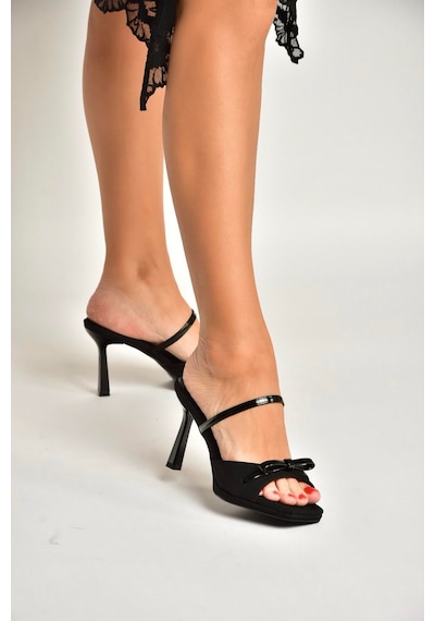 Fox Shoes Y518710204 Siyah Kumaş İnce Topuklu Kadın Terlik Siyah