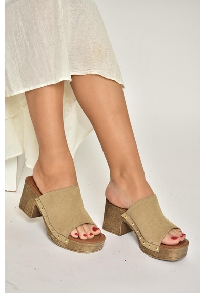 Fox Shoes Y996594002 Bej Süet Kalın Topuklu Kadın Terlik Bej