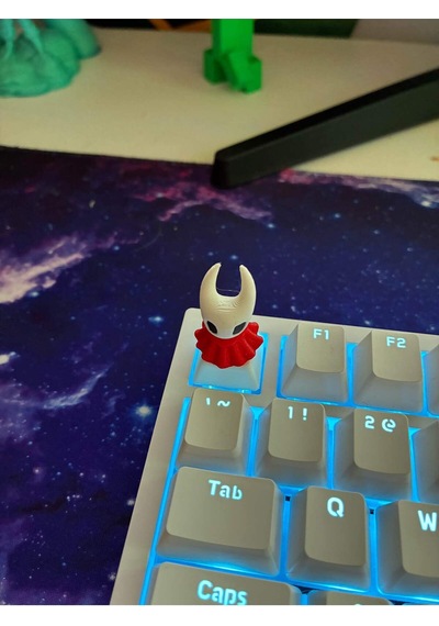 2 Adet Hollow Knight Hornet Kırmızı Pelerinli Savaşçı Böcek Karakteri Figürlü Özel Mekanik Klavye Tuşu