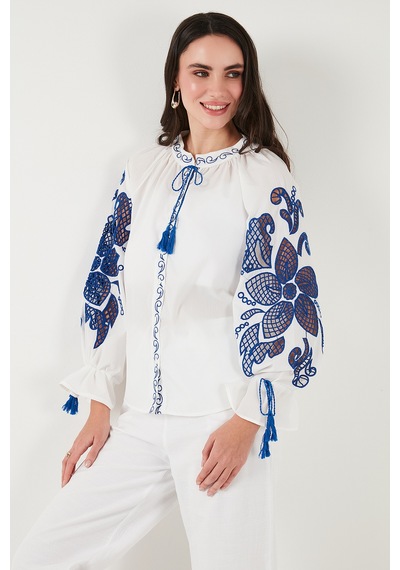 Lela Nakışlı Oversize Fit Bağlamalı Hakim Yaka Bayan Gömlek 676206 Beyaz