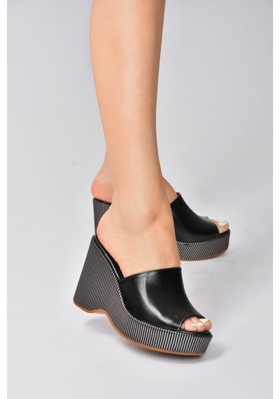 Fox Shoes Siyah Dolgu Topuklu Kadın Terlik K250101509