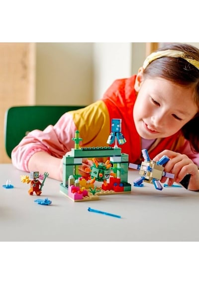 LEGO® Minecraft 21180 Gardiyan Savaşı 255 Parça