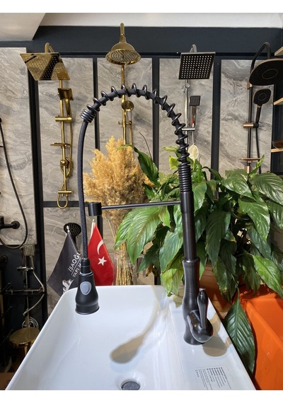 İsaoğlu Yapı Siyah Mutfak Bataryası Spiralli Uzayan Sistem Endüstriyel Tasarım Tazzik Ayarlı Musluk Siyah