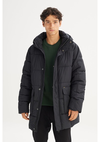 Lee Regular Fit Normal Kesim Kapüşonlu Kapitone Desenli Cepli Mont Siyah
