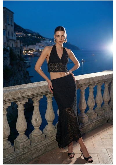 Fashion Cocktail Siyah Dantel Dokulu Feminen Halter Yaka Büstiyer Crop Transparan Midi Etek Gece Takım Fashion Cocktail Siyah Dantel Dokulu Feminen Halter Yaka Büstiyer Crop Transparan Midi Etek Gece Takım