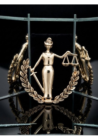 Adalet Figürlü Gold Broş Themis Terazili Yaka Broşu, Avukat Ve Hukuk Temalı Aksesuar Gold