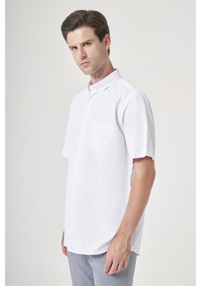 İmza Beyaz-mavi Düğmeli Yaka Kısa Kol Cepli Comfort Fit Pamuklu Gömlek 1004260183 Beyaz - K.mavi İmza Beyaz-mavi Düğmeli Yaka Kısa Kol Cepli Comfort Fit Pamuklu Gömlek 1004260183 Beyaz - K.mavi