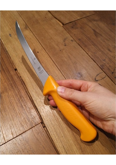 Victorinox 7.8405.16 Swibo Kıvrık Bıçak 16 cm Kemik Sıyırma Bıçağ Sarı