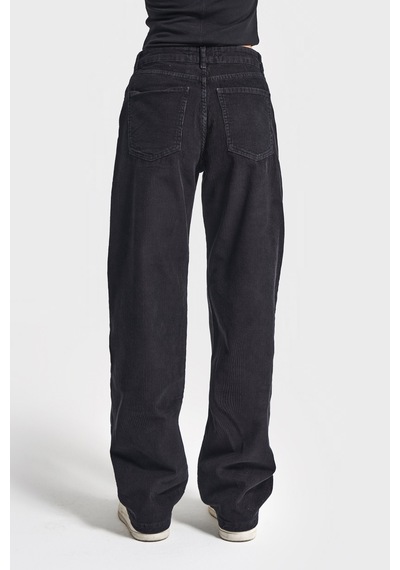 Itsbasic Kadın Taşlanmış Siyah Renk 2w5-1 Loose Fit Kadife Denim Parçalı Tasarım Denim Jean Itsbasic Kadın Taşlanmış Siyah Renk 2w5-1 Loose Fit Kadife Denim Parçalı Tasarım Denim Jean