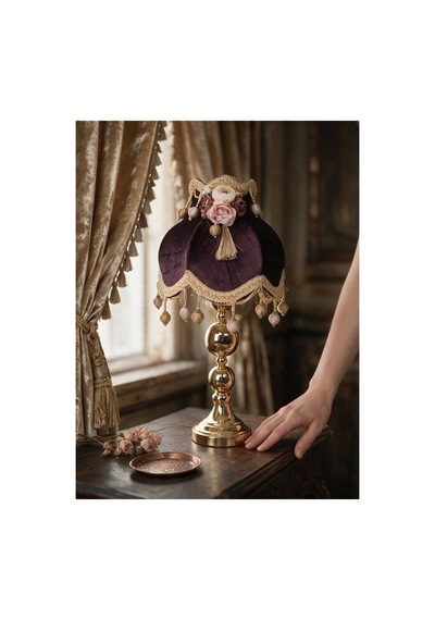 Kahverengi Kadife Başlıklı Nilin Çiçeği Süslemeli Gold Metal Ayaklı Vintage Model Abajur 60x30cm