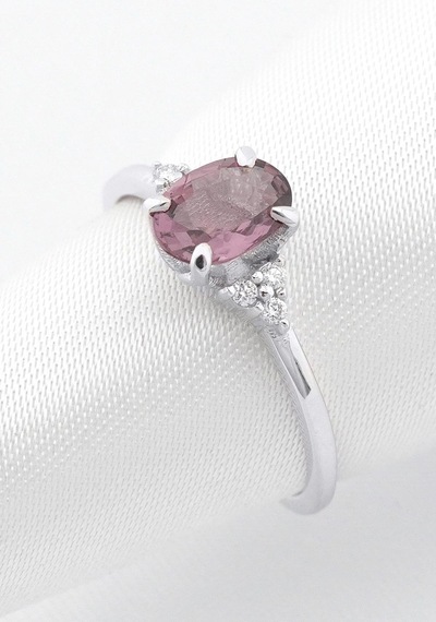 Spinel Oval Tektaş Yüzük