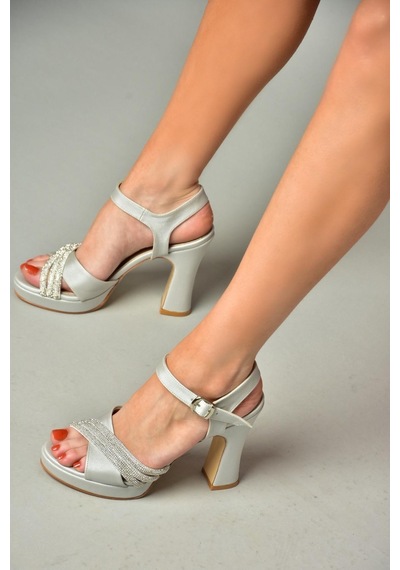 Fox Shoes S246575504 Gümüş Kumaş Kalın Topuklu Kadın Abiye Ayakkabı Gümüş