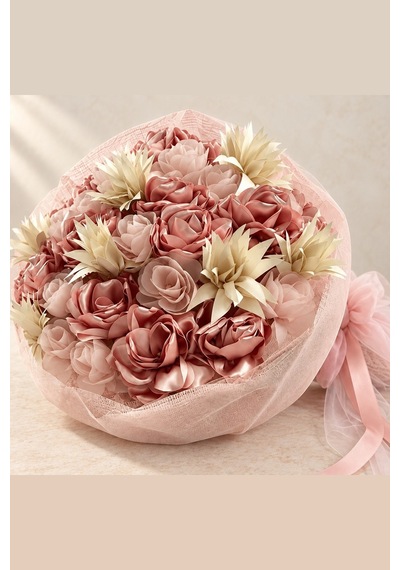 Rose Poudrée Pudra Pembe Saten Gül Ve Altın Çiçekli Tül Buket - El Yapımı Yapay Çiçek
