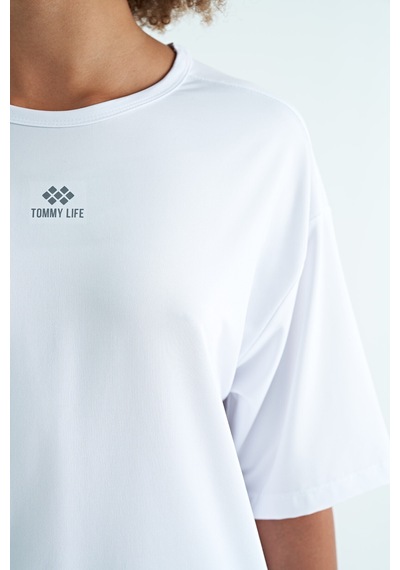 Tommy Life Beyaz O Yaka Baskı Detaylı Oversize Kısa Kol Kadın T-shirt - 97263 Beyaz Tommy Life Beyaz O Yaka Baskı Detaylı Oversize Kısa Kol Kadın T-shirt - 97263 Beyaz