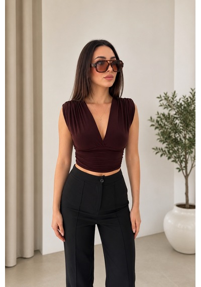 İkales Vatkalı Kolsuz V Yaka Drapeli Crop Bluz Likralı Fit Kahverengi