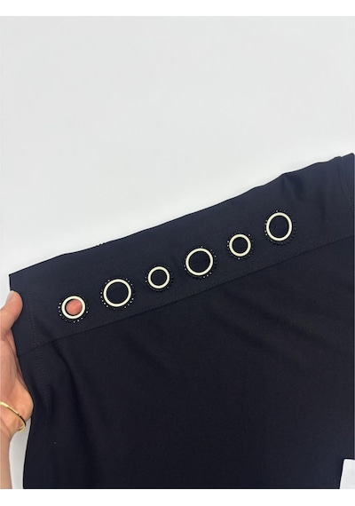 Büyük Beden Geniş Yaka Kolları Taş Detaylı Baskılı Taş İşlemeli Kısa Kollu Oversize Kadın Bluz Siyah Büyük Beden Geniş Yaka Kolları Taş Detaylı Baskılı Taş İşlemeli Kısa Kollu Oversize Kadın Bluz Siyah