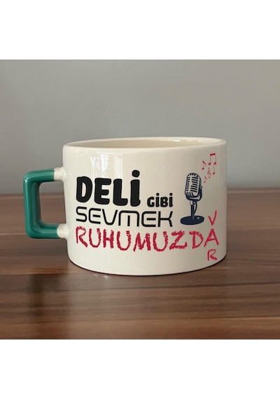 Deli Gibi Sevmek Ruhumuzda Var Baskılı Yeşil Kulplu C Fincan