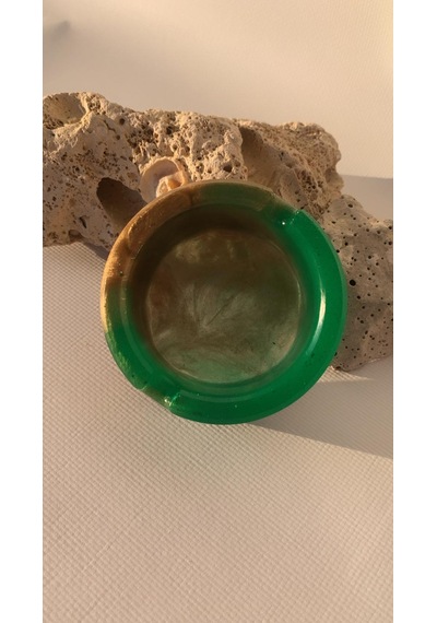 Parlak Çim Yeşili Ve Gold Renkli Yuvarlak Şekilli Dekoratif Kül Tablası Küllük El Yapımı Epoksi Hediyelik