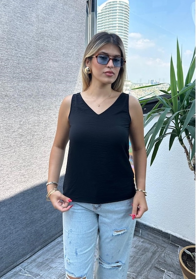 Kadın V Yaka Siyah Sıfır Kol Bluz 001