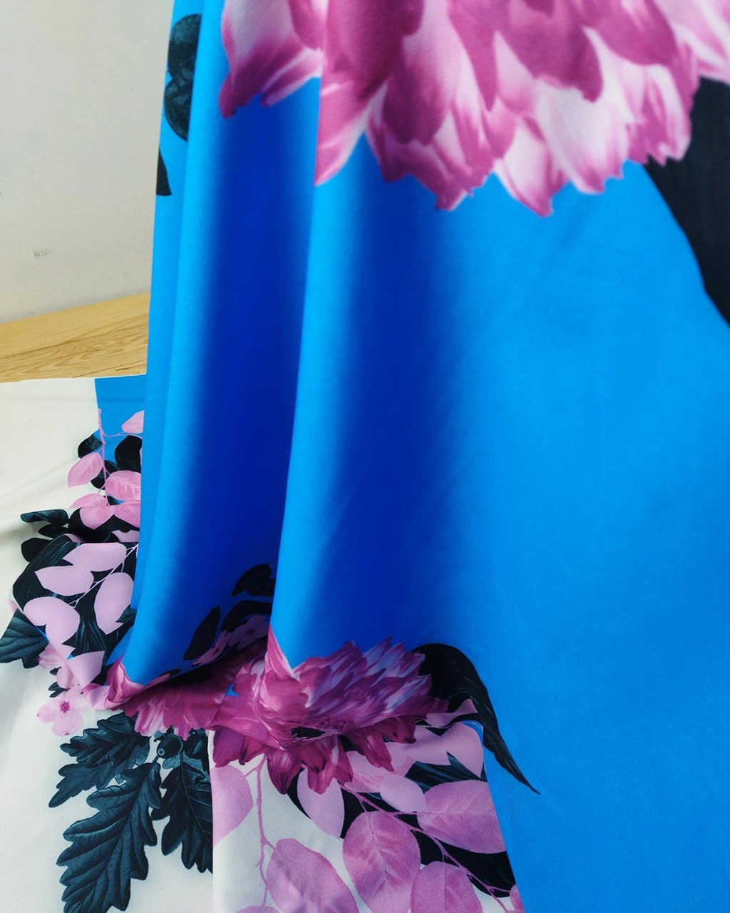Dolgun Krep Çiçek Desenli En 150 Cm X Boy 125 Cm -2917