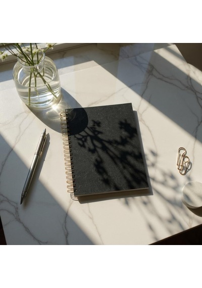 Kareli Spiralli Not Defteri, A4 Boyut 21x29,7 Cm , 120 Yaprak 240 Sayfa , 90gr. Ivory Kağıt, Siyah