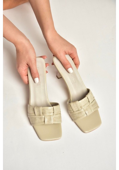 Fox Shoes Y820500209 Bej İnce Topuklu Kadın Terlik Bej