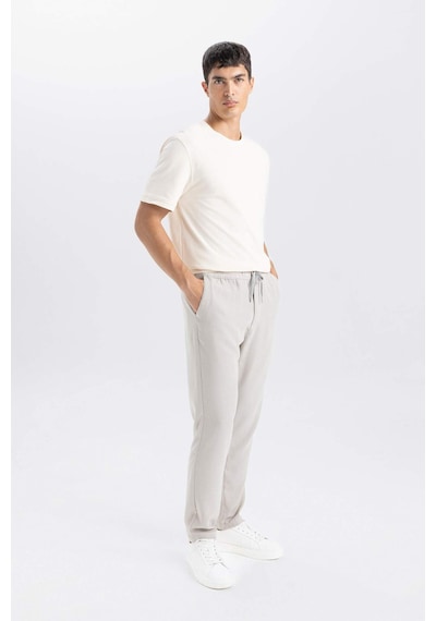 DeFacto Yazlık Jogger Pantolon Slim Fit Dar Kesim Beli Bağcıklı Cepli Düz Paça D8638AX24AUGR107 DeFacto Yazlık Jogger Pantolon Slim Fit Dar Kesim Beli Bağcıklı Cepli Düz Paça D8638AX24AUGR107