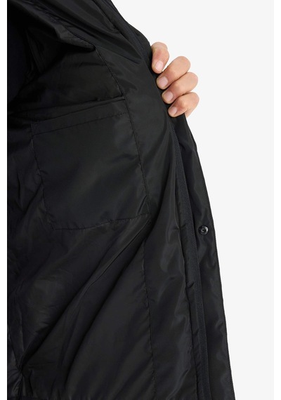 DeFacto Regular Fit Kapüşonlu Şişme Mont Fermuarlı Çıtçıtlı Cepli E7286AX24WNBK27 DeFacto Regular Fit Kapüşonlu Şişme Mont Fermuarlı Çıtçıtlı Cepli E7286AX24WNBK27